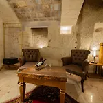 Ares Cave Hotell