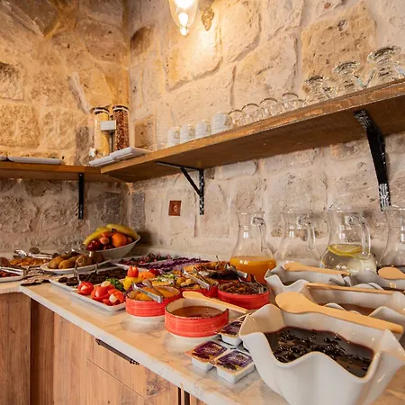 Ares Cave Hotell