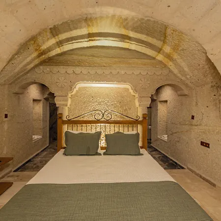 Hotel Ares Cave
