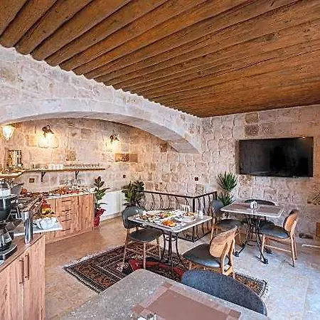 Hotel Ares Cave 4*